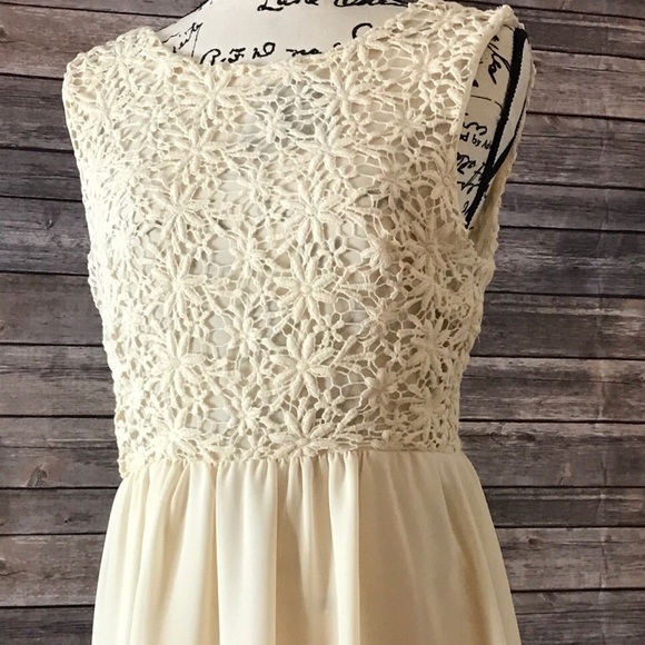 Forever 21 Dresses & Skirts - Elegant Cream colored Dress